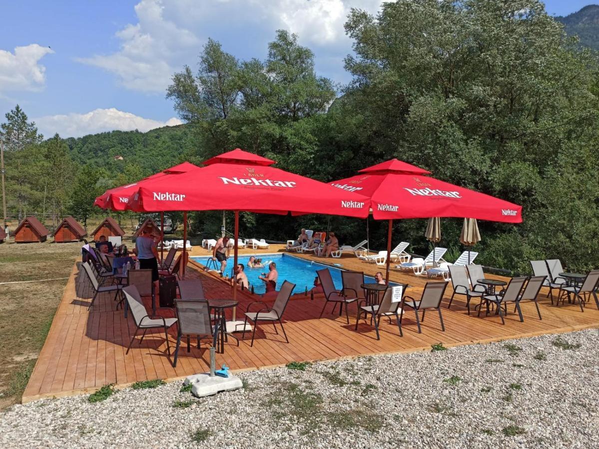 Camp Sutjeska Hotel Tjentiste Buitenkant foto