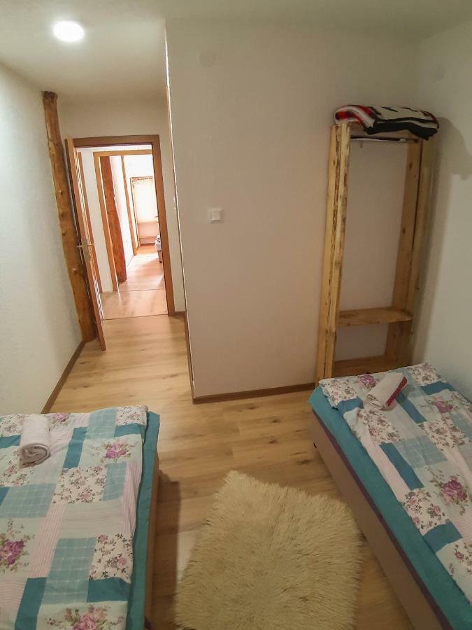 Camp Sutjeska Hotel Tjentiste Buitenkant foto