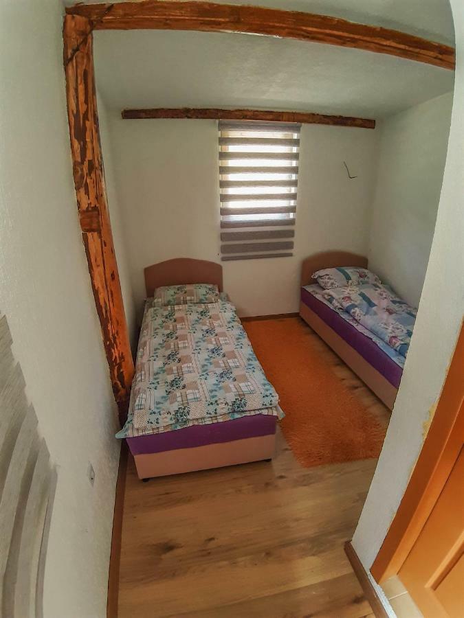 Camp Sutjeska Hotel Tjentiste Buitenkant foto