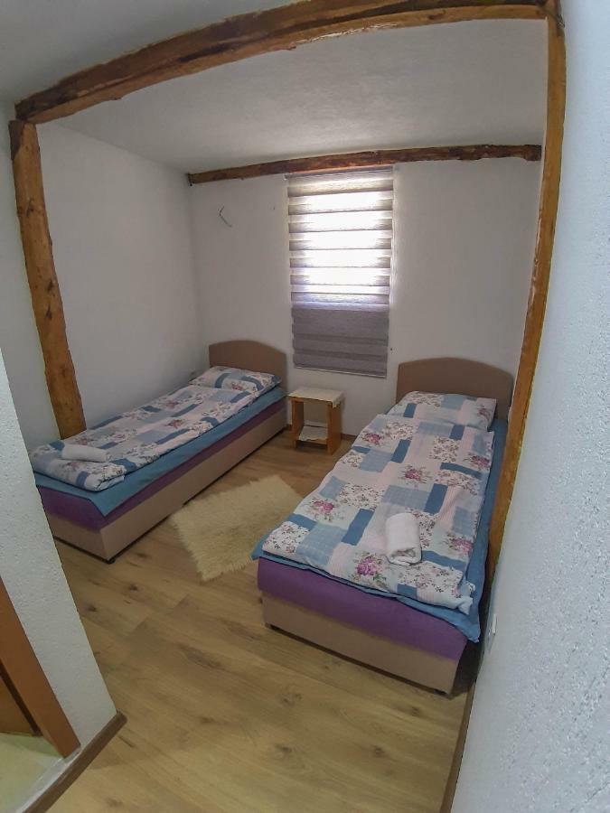 Camp Sutjeska Hotel Tjentiste Buitenkant foto