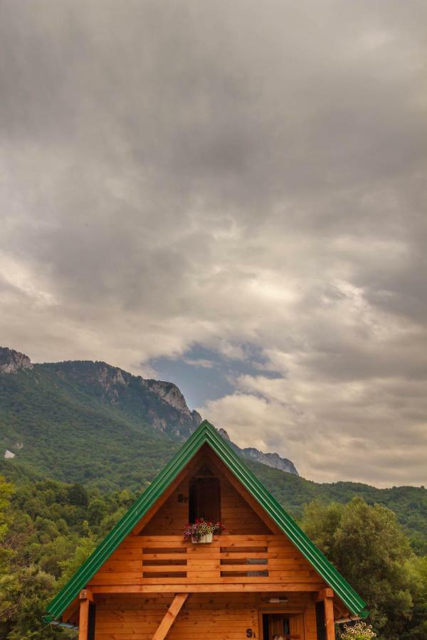 Camp Sutjeska Hotel Tjentiste Buitenkant foto