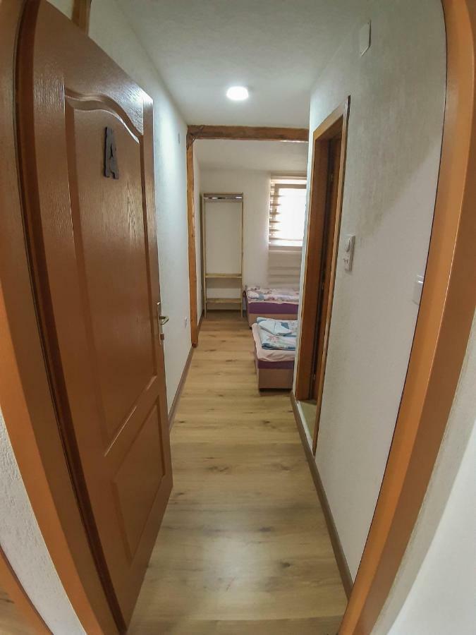Camp Sutjeska Hotel Tjentiste Buitenkant foto