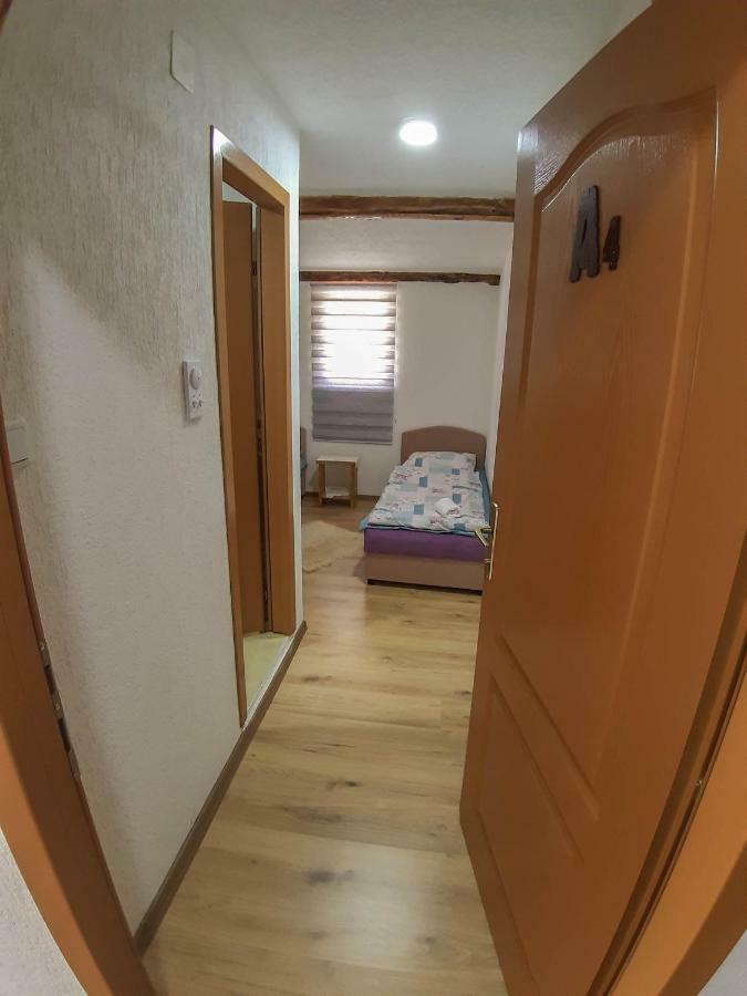 Camp Sutjeska Hotel Tjentiste Buitenkant foto
