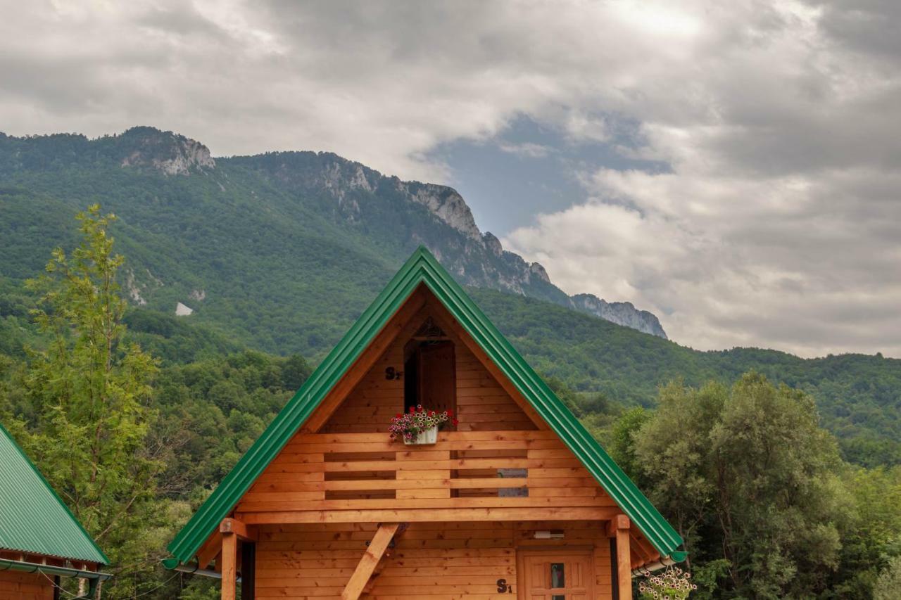 Camp Sutjeska Hotel Tjentiste Buitenkant foto